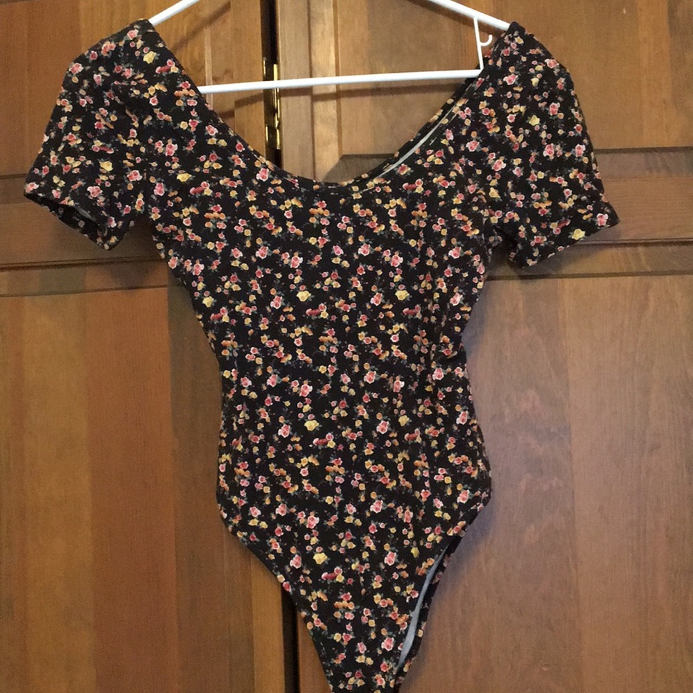 ⭐️floral bodysuit NWOT⭐️